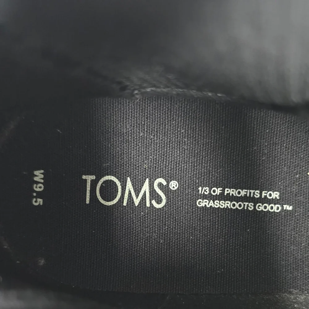 Toms Matte Black Skyar Chelsea Lug Sole Ankle Boots Women 9.5 10018632‎ Cap Toe